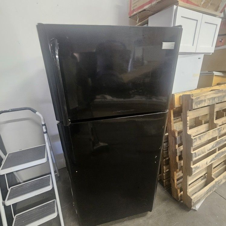 18 Cubic Feet Black Frigidaire Refrigerator