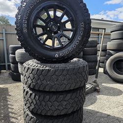 4 Jeep aftermarket rims 5 lug with 4 Firestone Destination M/T2 255/75r17 70% Thread $500 obo