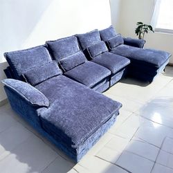 FREE DELIVERY!! LIKE NEW Double Chaise Sectional