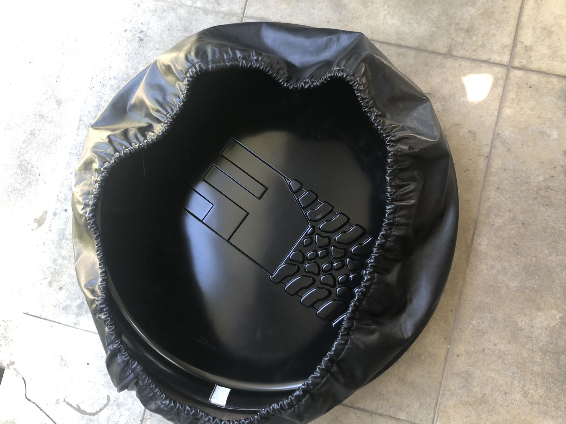 Toyota FJ Cruiser spare tire cover 20072014 for Sale in Fullerton, CA