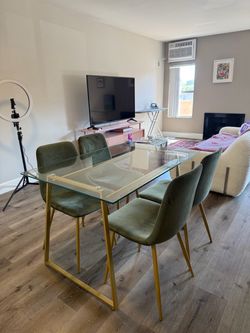 Wade Logan Glass Dining Table + 4 Olive Velvet Chairs