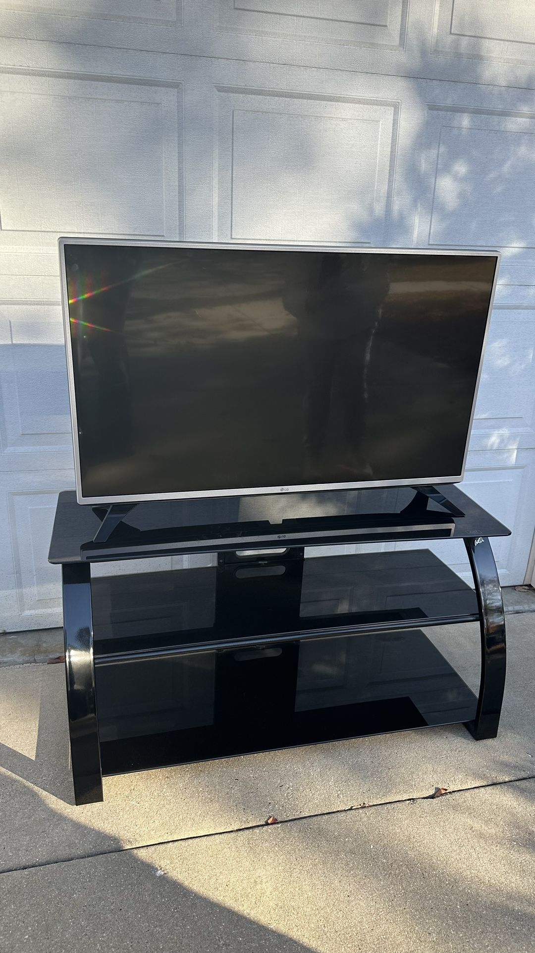 TV LG With Stand