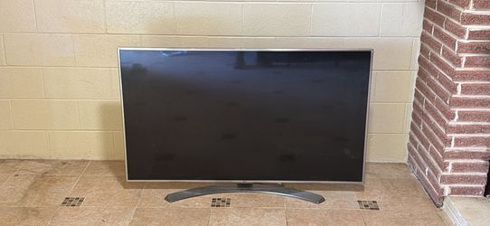 60-inch LG 4K Smart TV