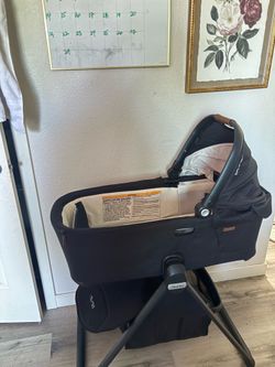 Nuna Demi bassinet