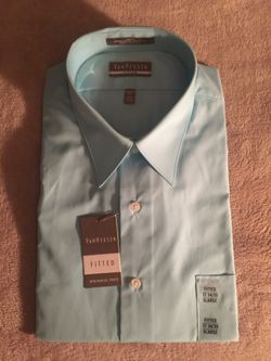 New Men’s Fitted Van-Heusen Long sleeve dress shirt