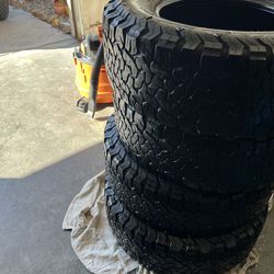 All terrain 285/70/r17 set 4  half life  no patches