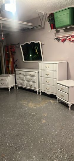 White dresser set