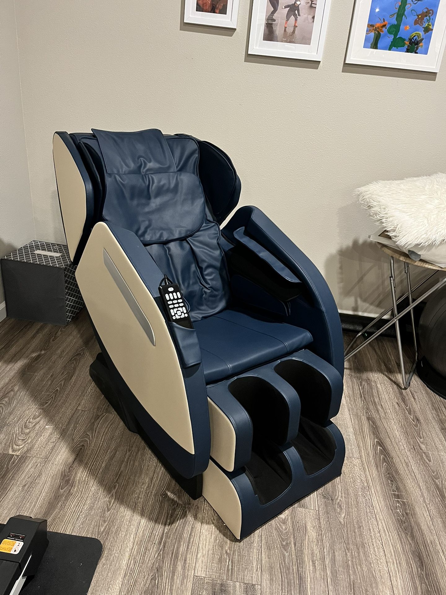 Zero Gravity reclining massage chair for Sale in Gig Harbor, WA - OfferUp
