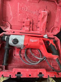 Milwaukee 5262-21 8 Amp Corded 1 in. SDS Plus D-Handle Rotary Hammer Kit.