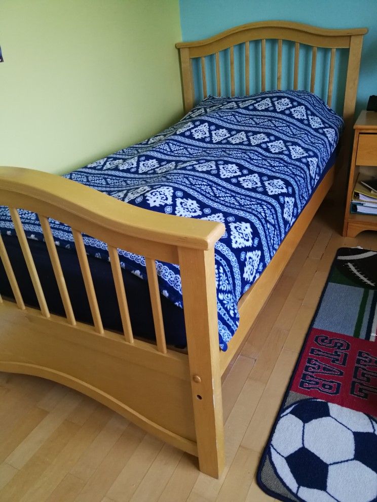 Solid Wood Maple Twin Platform Bed