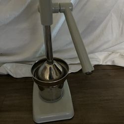 Heart And Hand Citrus Juicer 