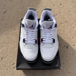 Jordan 4 “Midnight Navy”