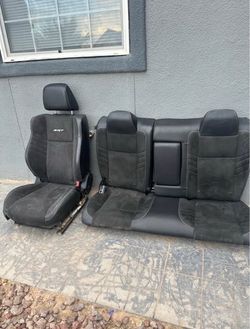 Challenger srt seats