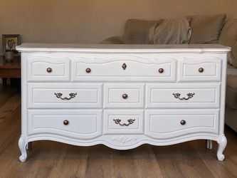 French Provincial White 9-Drawer Dresser