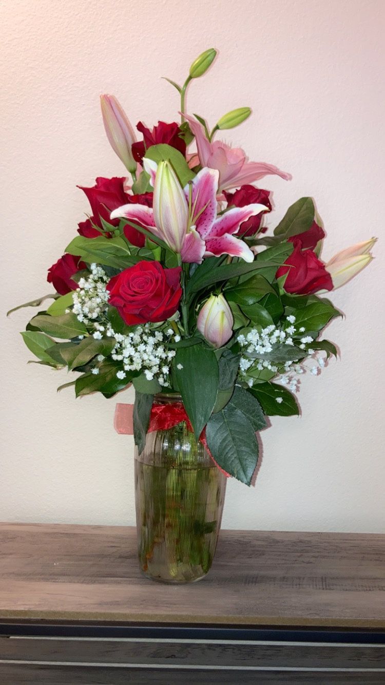 Flowers/ Mother’s Day Gifts/ Easter Gifts/ Anniversary Gifts/ Gifts/ Wedding Flowers