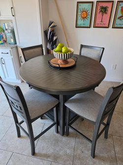 Bar Height Dining Room Table 4 chairs