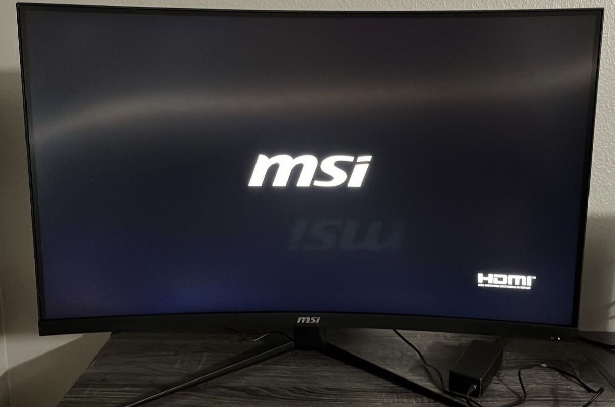 MSI G321CU 31.5in, 3840 × 2160 (4K), 144HZ, 1ms, (UHD), HDR.
