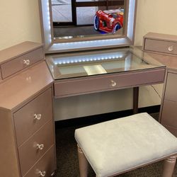 💋Pink Vanity Table $20 Down Payment and delivery available 
