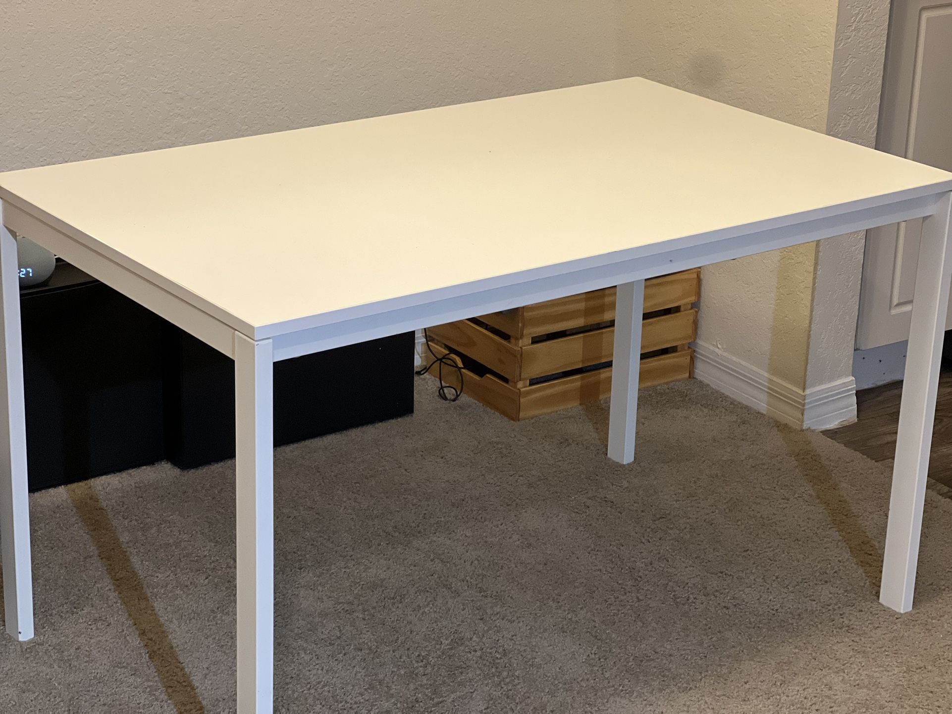 Rectangular Dining Table – Sturdy & Well-Maintained $75