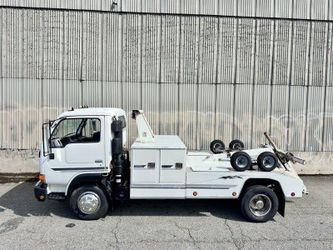 2000 Nissan Ud ** Tow Truck **