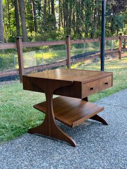 Mid-Century Modern Sculpted Kroehler Walnut 1960's Side table