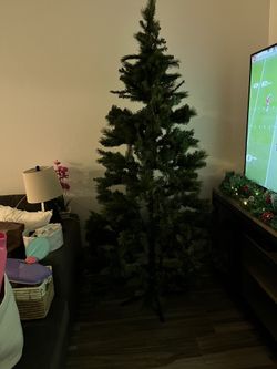 Christmas Tree 7.5 Ft