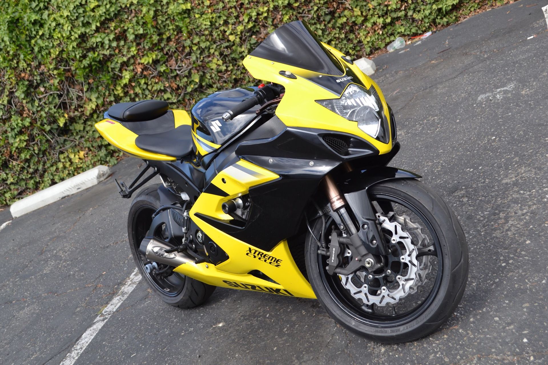 Black and yellow 2005 GSXR 1000 for Sale in Huntington Beach CA