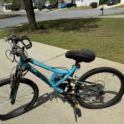 Huffy Trail Runner - 24 “ Wheel - Mountain Bike For Girls 