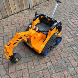 Electric toy digger