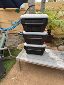 3 Rubbermaid 8 Gallon Action packer Bins