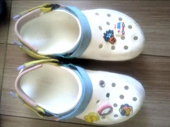 Kids Crocs Classic Clog Size W8 (US 7.5-8) – White with Jibbitz Charms