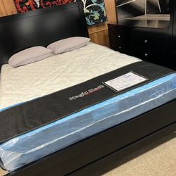 Sleek Stunning Nice Bedroom Set!