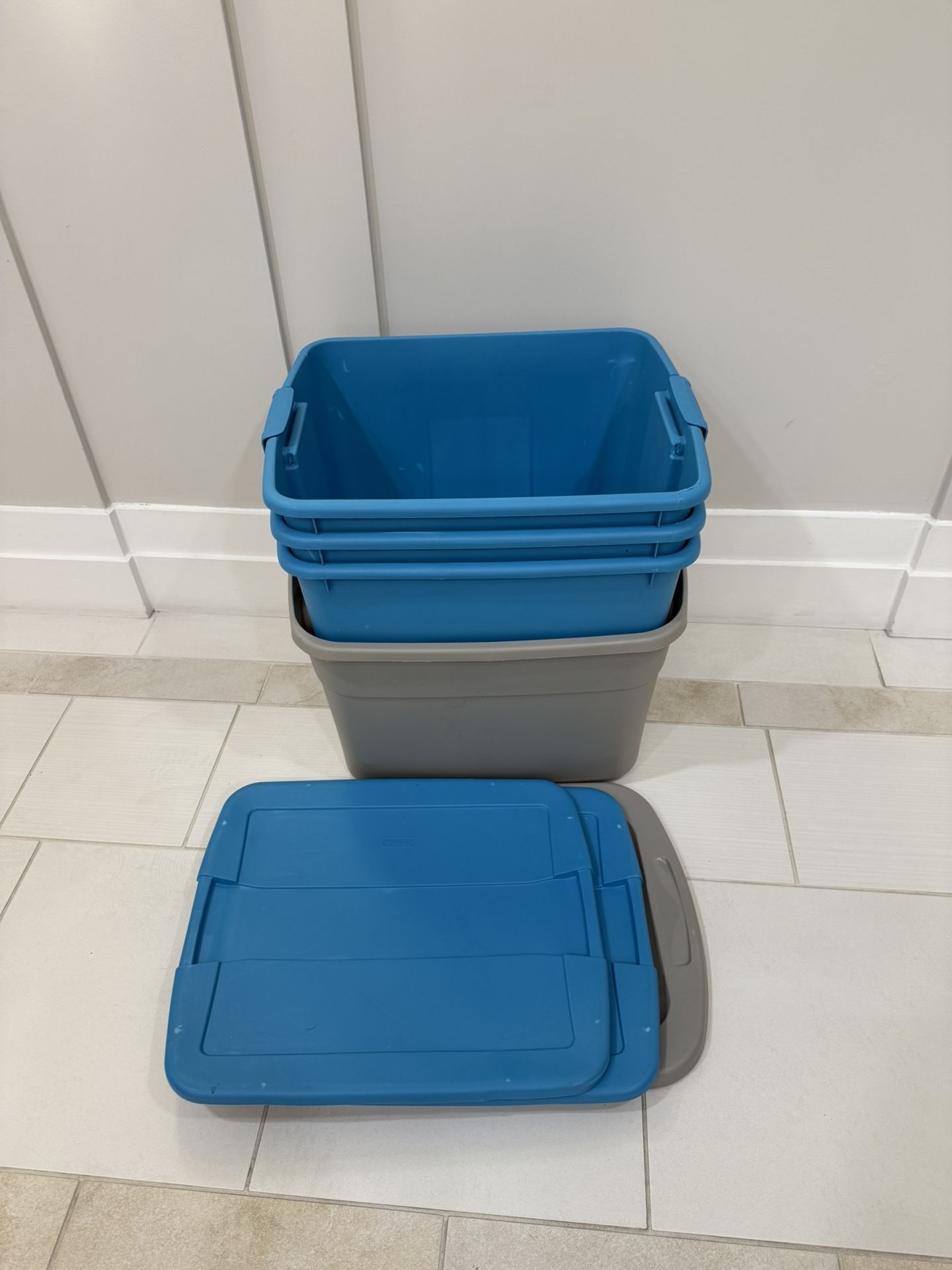 Sterilite Large Storage Bin, 20 Gallon Plastic Storage Container with Latch Lid, Blue