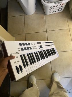 Arturia Keylab Essential 49-Key Keyboard Controller