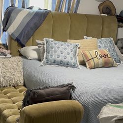 Headboard And Ottoman 