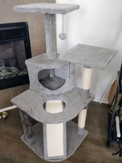 BRAND NEW!  KITTEN TOWER