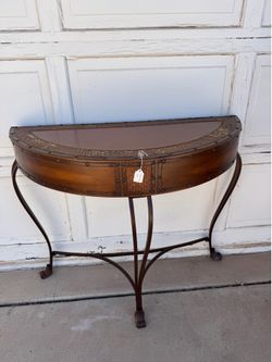 Entrance table