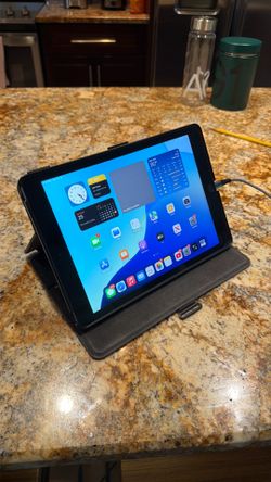 Apple iPad 8th Generation (32GB, Wi-Fi) + Magnetic Folding Case – Excellent Condition