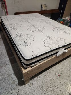 Queen mattress w/Frame