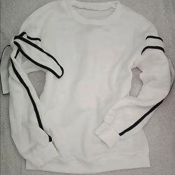 ✅️ White Oversized Bow Detail Sweatshirt• Size S• New Condition• $15firm