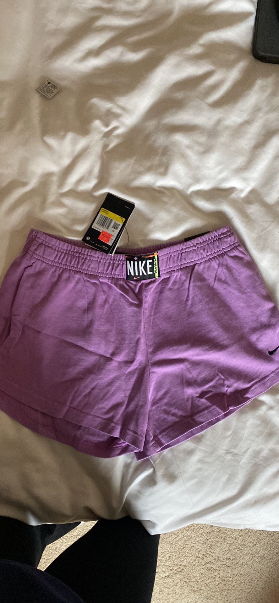 NIKE LOOSE FIT SHORTS