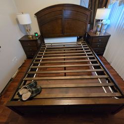 Raymour and Flanigan Queen size bedroom set