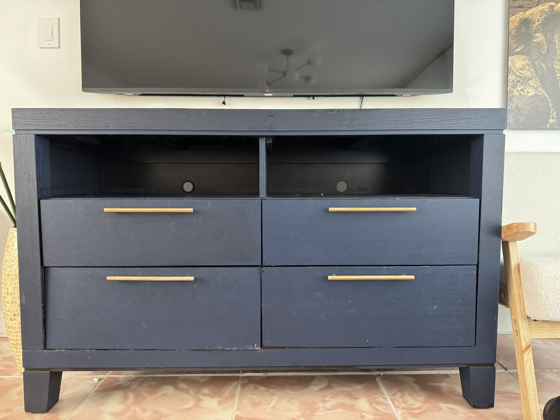 Sturdy Dresser