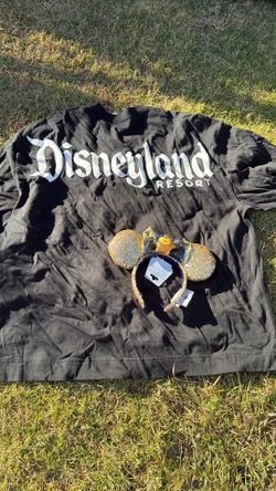 Disneyland shirt & Minnie Mouse ears