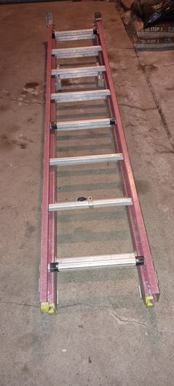 16 Foot Fiberglass Extension Ladder 225 LBS Load Capacity Type 2 Pre-owned 