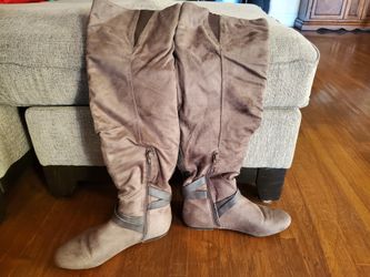 Women boots size 9