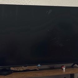 Tlc TV Like New With Roku Remote 