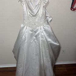 Ivory Wedding Dress( Located Off 1604 and Culebra)