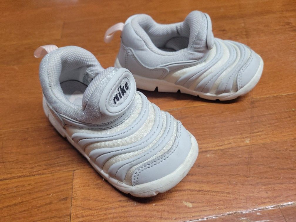 Nike 8C Dynamo Free SE Shoes
