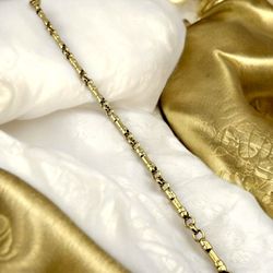 18kt 18.52g Yellow Gold Long Link Bracelet.